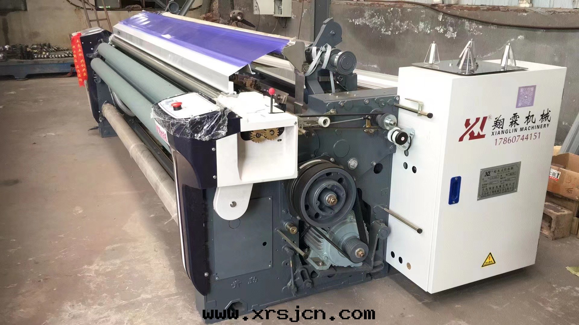 XL_913高(gāo)速噴水(shuǐ)織機(jī)