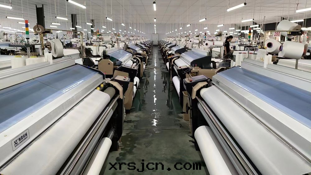 XL-913高(gāo)速噴水(shuǐ)織機(jī)